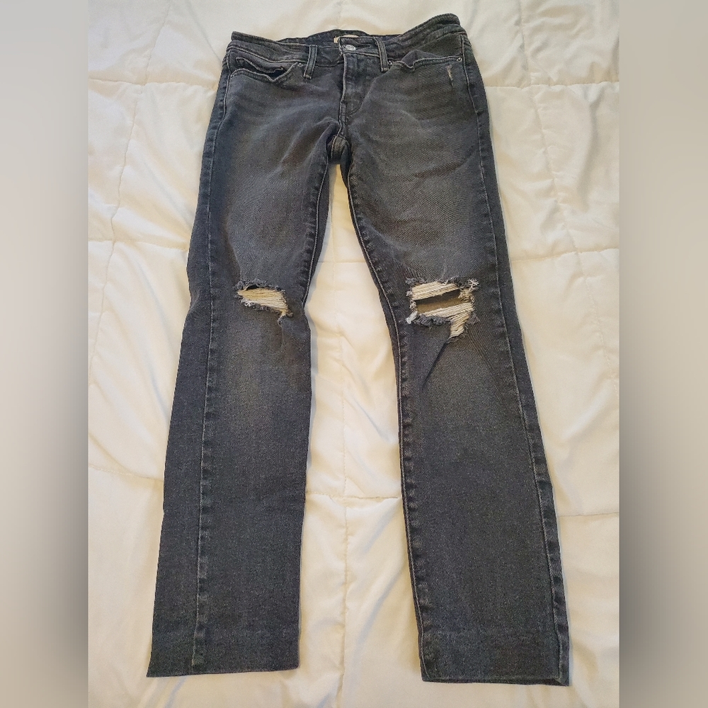 Levis 711 Skinny cropped distressed black jeans